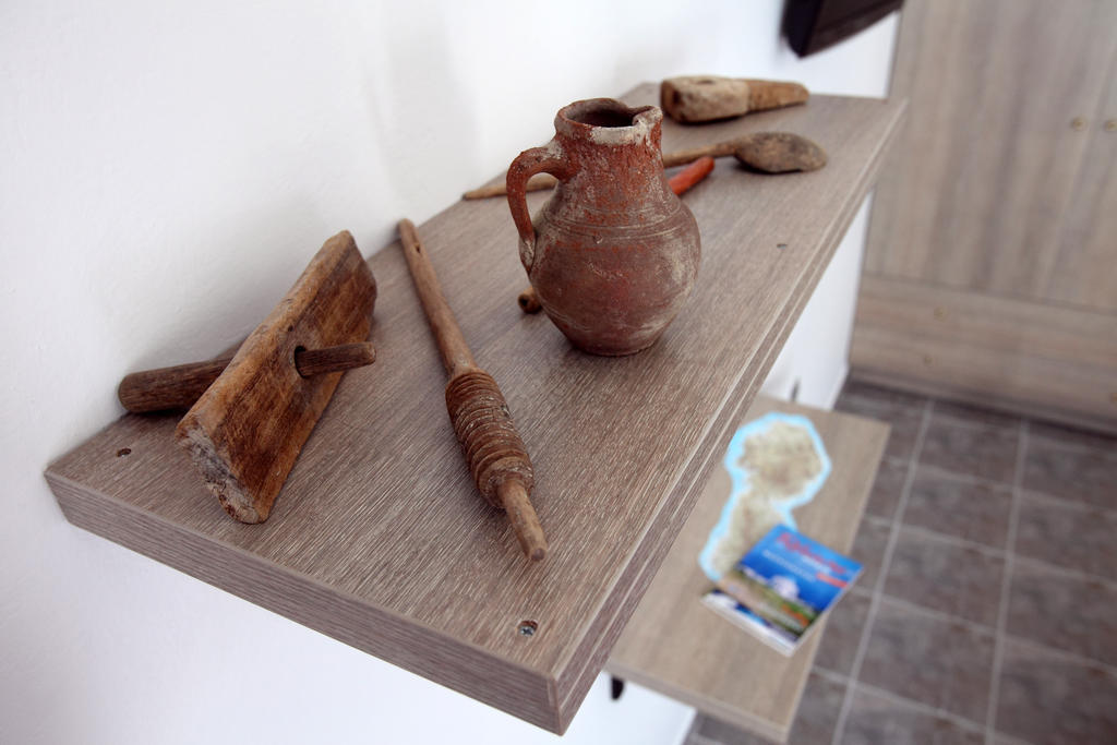 Margarita'S Rooms Folegandros Town Room photo