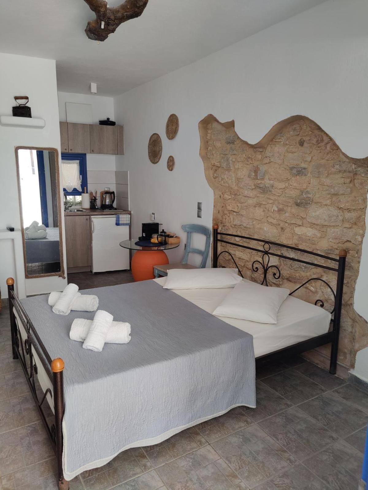 Margarita'S Rooms Folegandros Town Exterior photo