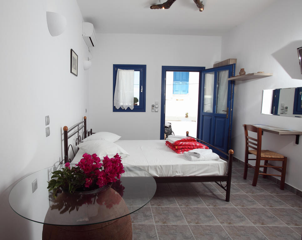 Margarita'S Rooms Folegandros Town Room photo