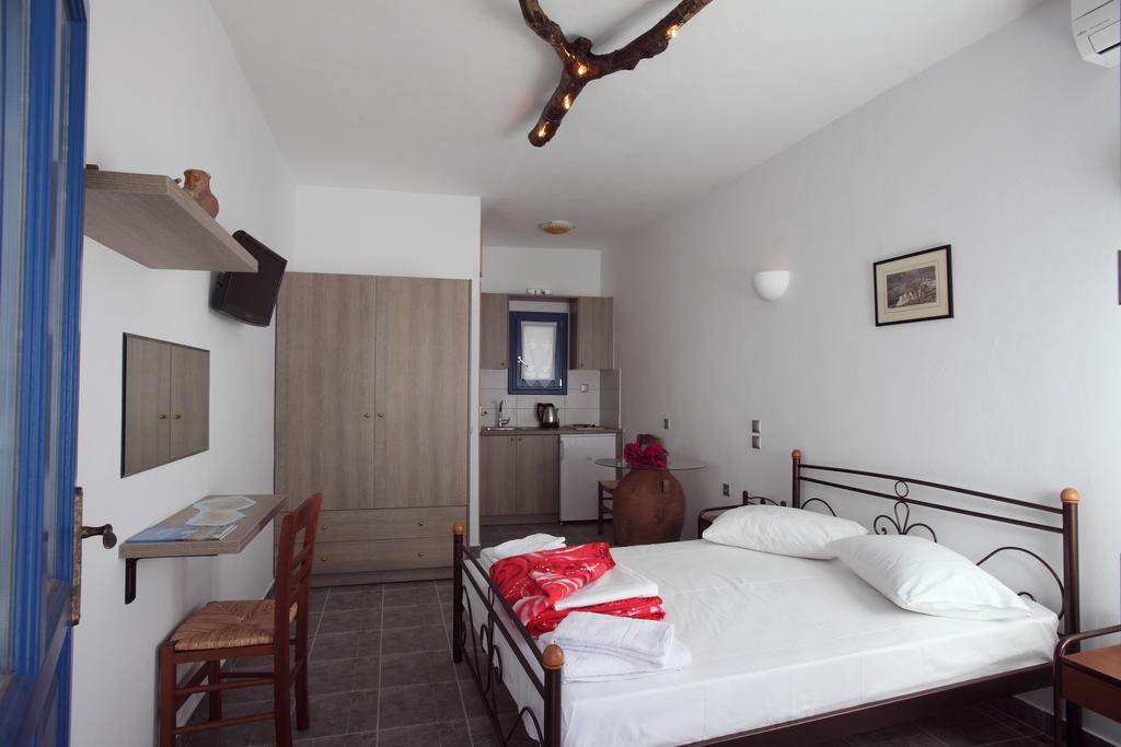 Margarita'S Rooms Folegandros Town Room photo